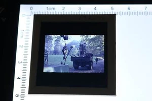 altes Farbdia - Transporter mit Denkmal eines Dichters ?? LP Kennzeichen DDR - Picture 1 of 4