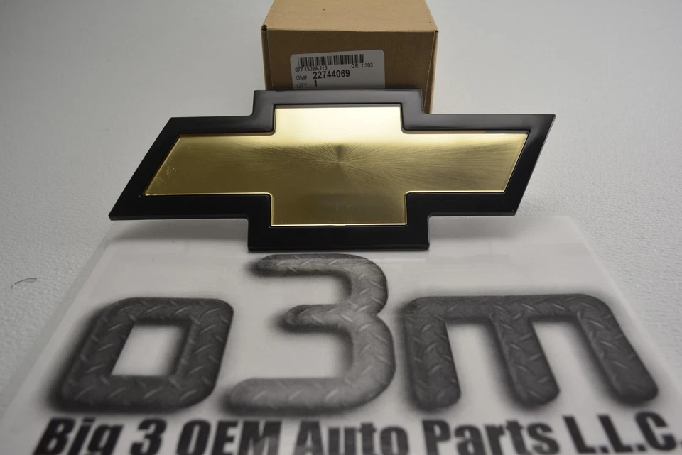 2003-2011 Chevrolet Express 1500 2500 3500 Bow Tie Grille Emblem OEM new - Image 1 of 3