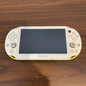 4204 PlayStation Vita PCH-2000 verde lima bueno - Imagen 1 de 11