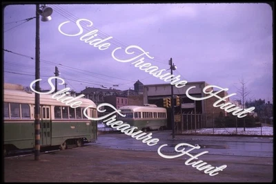 Carro de tracción PTC ferrocarril escena callejera Philadelphia 35 mm extensión años 60 Foto 1 de 3