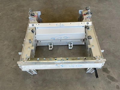 10 11 12 13 14 Lotus Evora Subchasis delantero travesaño motor base tracción trasera 1612 OEM Foto 1 de 4