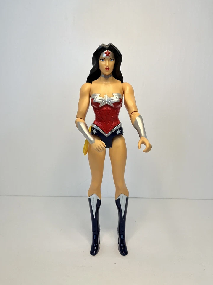 Figura de acción Wonder Woman DC Comics de Mattel ajustable posable Foto 1 de 4