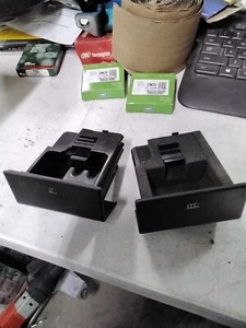 94-99 Land Rover Discovery Ash Tray And Change Holder Part# Pa66-gf30 - Picture 1 of 3