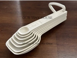 Nuevo Juego de Cucharas Medidoras Tupperware Anillo D Blanco Color Hueso De Colección Retro Nuevo de Lote Antiguo - Imagen 1 de 1
