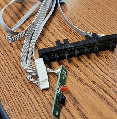 Botones de control RCA SLD48G45RQ y sensor IR con cable; RE3232R24000, RE0332R010 Foto 1 de 4