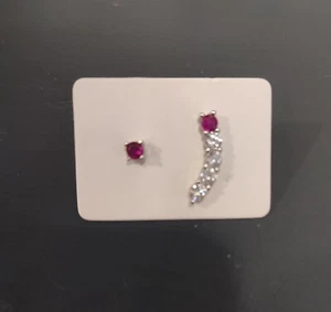 NUOVI ORECCHINI SPAIATI ARGENTO 925 DONNA ZIRCONI PUNTO LUCE COLOR ROSSO RUBINO - Foto 1 di 1