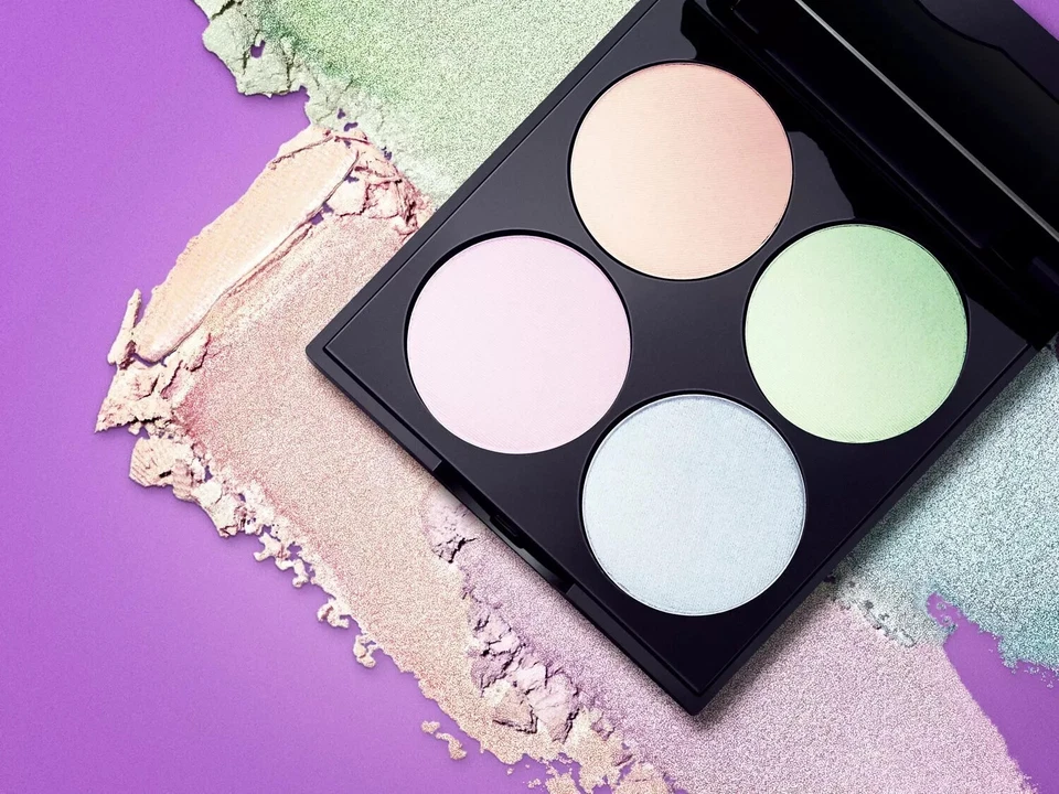 Revlon Galaxy Dream Holographic Highlighting Palette - 003 Holographic - Image 1 of 4