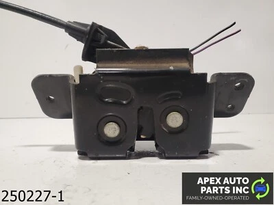 Оригинальный привод замка крышки багажника Jeep Grand Cherokee 4,7 л 2005-2007 годов выпуска - Изображение 1 из 4