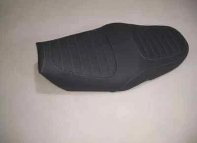 Funda de asiento de cuero hecha a mano Suzuki Bandit 250-400 Foto 1 de 4