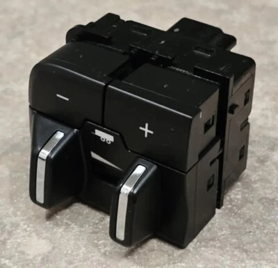 2013-2018 RAM 1500 2500 3500 OEM TRAILER BRAKE CONTROL MODULE 68105206AB - Image 1 of 4