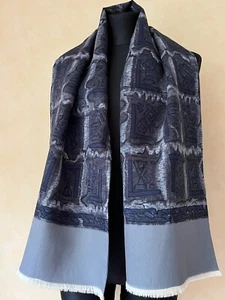 Sciarpa uomo vintage opera 2 strati misto lana e seta grigio con fantasie blu - Foto 1 di 9