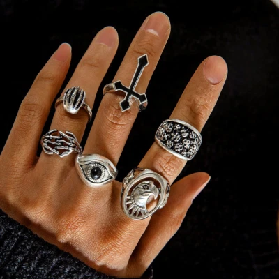 Venta al por mayor 30 piezas Mezcla Calavera Ojo Cruzado Águila Anillos de Colección Hombres Chapados en Plata Joyería Foto 1 de 4