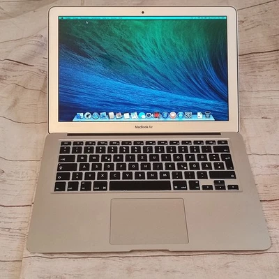 Apple MacBook Air A1466 13,3 Zoll Laptop i5, 8GB RAM, 128GB SSD funktioniert  - Bild 1 von 4