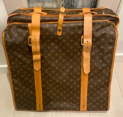Louis Vuitton Paris Vintage Monograma Colgante Bolso de Ropa y Dos Bolsas 10K Minorista Foto 1 de 4