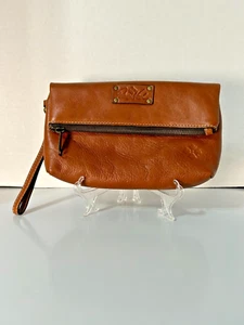 Patricia Nash Heritage Italian Leather Fold over tan Clutch Magnetic Wristlet - Picture 1 of 4