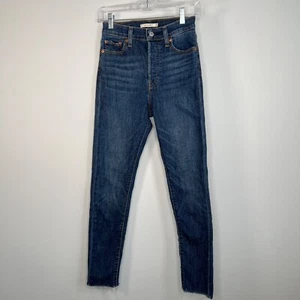 Pantalones de mezclilla ajustados Levi's Wedgie de altura con botones de mosca dobladillo crudo talla 26 - Imagen 1 de 11