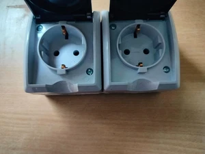 Enchufe doble horizontal REV Ritter AquaForm AP L4 gris usado (F1 1123) - Imagen 1 de 5