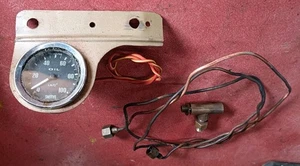 LAND ROVER P4 P5 OIL PRESSURE GAUGE , MOUNT & PIPE FITTING . TESTED / WORKING - Picture 1 of 6