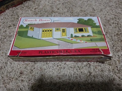 Vintage Bachmann PLASTICVILLE O/S Scale White/Blue Ranch House Snap Fit Kit 1600 - Image 1 of 4