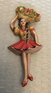 Broche Carmen Miranda Celuloide Vintage Años 40 Dama Española con Cesta de Frutas 2.75" - Imagen 1 de 6