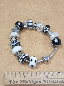 Vintage Sterling Silver Pandora Bracelet Black White Glass Beads - Picture 1 of 2