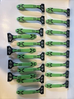 20 maquinillas de afeitar desechables Schick Xtreme3 Sensitive con cuchillas flexibles Foto 1 de 4