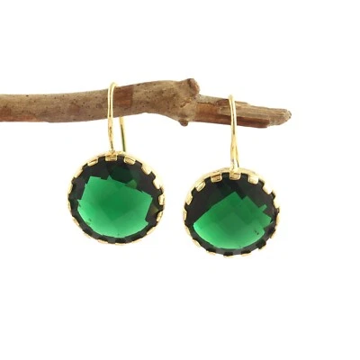 Pendiente de cuarzo esmeralda con ajuste de garra enchapado en oro forma redonda para mujer Foto 1 de 3