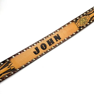 Cinturón Vintage Western Name 34 John Cuero Marrón Tooled Pintado Thunderbird Latón Foto 1 de 4