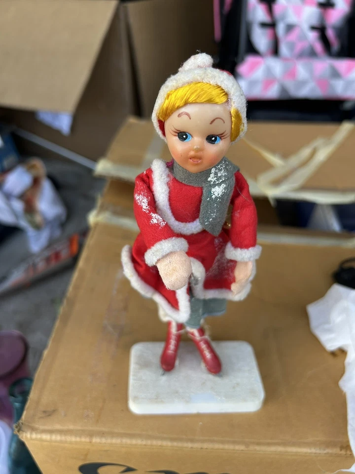 老式中世纪圣诞节毛毡布冬季女孩滑板雪娃娃人偶  — 第 1/1 张图片