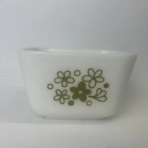Pyrex Spring Blossom Crazy Daisy Refrigerator Dish 501 B 1 1/2 Cup (NO LID) - Picture 1 of 9