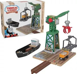Thomas & Friends Juego de tren de juguete de ferrocarril de madera Brendam Docks Juego de madera / Grúa - Imagen 1 de 6
