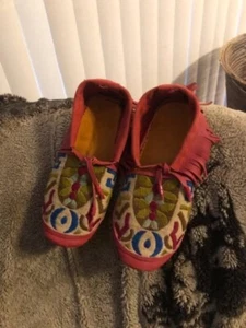 NATIVE AMERICAN DEER HIDE WOMEN'S MOCASSINS - Picture 1 of 1