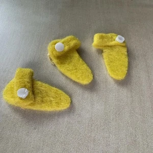 3 Vintage Barbie Francie Clone? Pretty Power Yellow Felt Slippers Button # 1512 - Picture 1 of 8