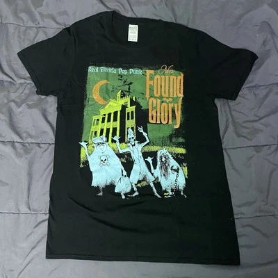 RARA Nueva Camiseta Oficial de Halloween de la Mansión Embrujada Found Found Glory - Talla Mediana Foto 1 de 3