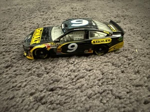 1/64 Action Racing Marcos Ambrose 2013 DEWALT CHILDRENS MIRACLE NETWORK Suelto - Imagen 1 de 4