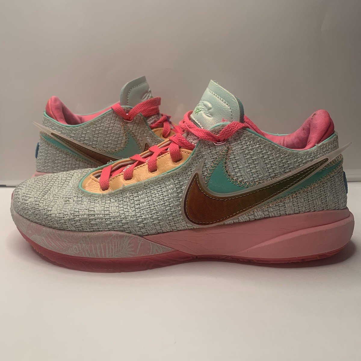 Nike LeBron 20 Time Machine 2022 for Sale | Authenticity Nike LeBron 20 Time Machine 2022 for Sale | Authenticity