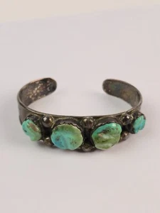 Bracciale Navajo anni 30 40 argento sterling pietre turchesi intagliate verdi - Foto 1 di 15