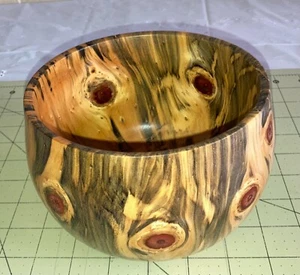 Ciotola in legno hawaiano pino Norfolk ~ artista locale ~ qualità galleria e collezionista (721-7) - Foto 1 di 8