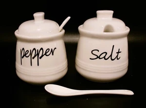 Salz- & Pfeffergläser mit Deckel & Löffel - Bild 1 von 1