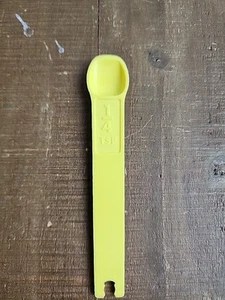 Tupperware 1/4 TSP Measuring Spoon Yellow VTG Replacement Teaspoon Kitchen - Picture 1 of 7