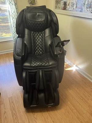 Cozzia CZ 710 Qi Se Zero Gravity Massage Chair - Image 1 of 4