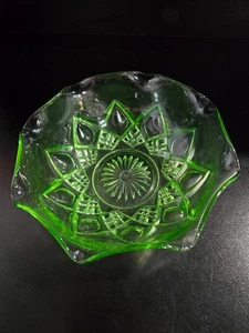 Vintage Schale Hasel Atlas grün Uranglas - Bild 1 von 7