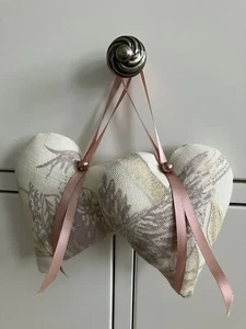 2 x Corazones Colgantes Laura Ashley - Trufa Belvedere Hechos a Mano - Imagen 1 de 3