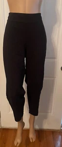 Size 2X Valerie Stevens Black capri's w/ no pockets - Picture 1 of 5