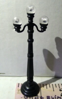 Poste de farola Grandeur Noel Victorian Village 2002 Navidad escénica Foto 1 de 4