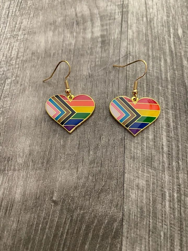 Pendientes Bandera del Orgullo Progresivo en Forma de Corazón LGBTQ+ Mes del Orgullo Foto 1 de 1