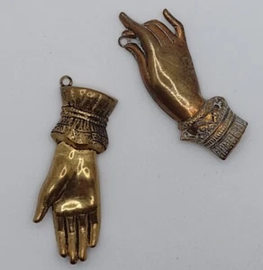 Vintage Messing Brosche Anhänger gestempelt 2 Stück Set ca. 2" jeweils wie besehen - Bild 1 von 2