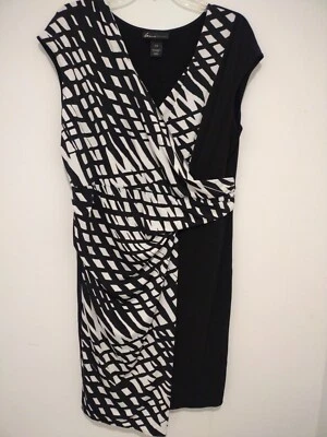 Vestido envolvente sintético geométrico blanco y negro Lane Bryant 14/16 F5 Foto 1 de 3