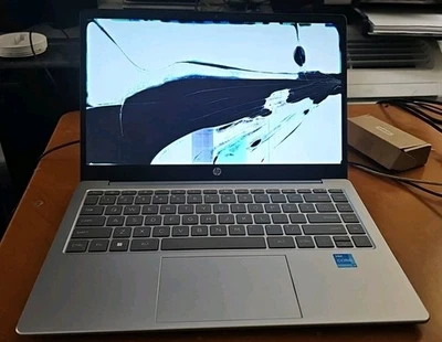 HP 14-ep0792wm 14" HD i3-N305 1.8GHz Intel UHD Gráficos 4GB RAM SIN SSD - ¡LEER! Foto 1 de 4