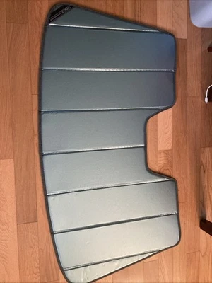 Protector solar personalizado UVS100 2008-2012 Ford Escape/Mercury Mariner Foto 1 de 4